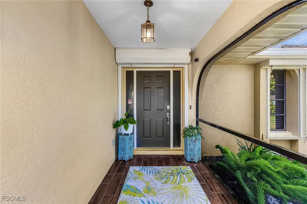 1102 SE 21st Avenue Cape Coral FL 33990