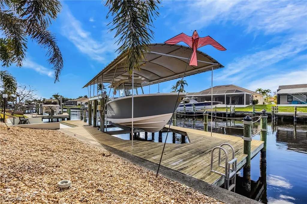 1102 SE 21st Avenue Cape Coral FL 33990