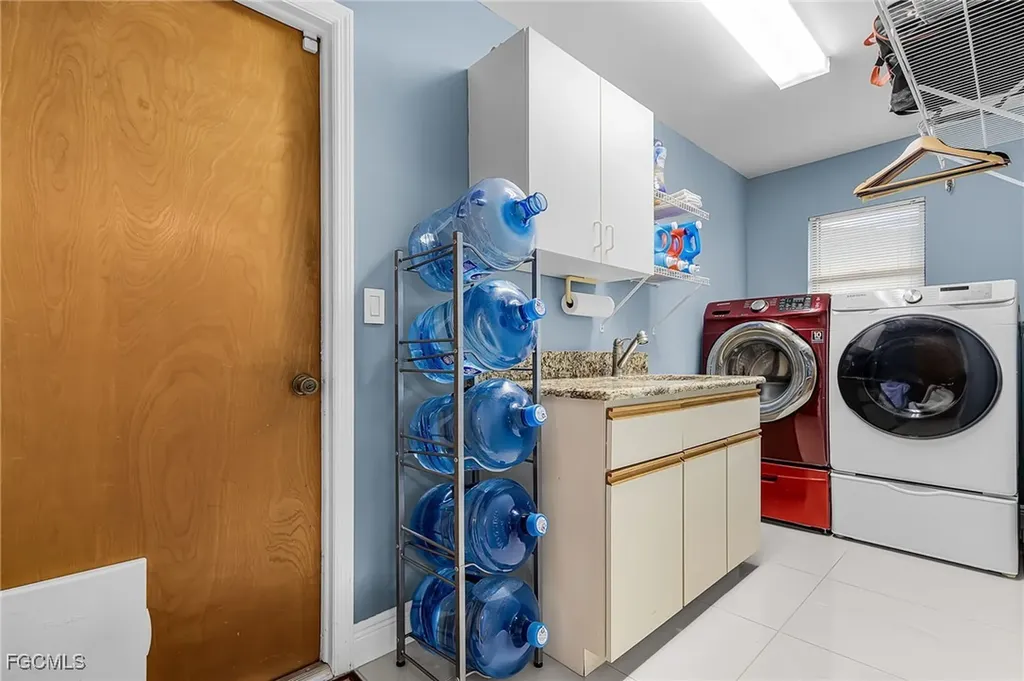 1102 SE 21st Avenue Cape Coral FL 33990