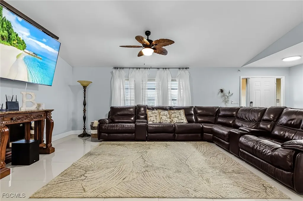 1102 SE 21st Avenue Cape Coral FL 33990
