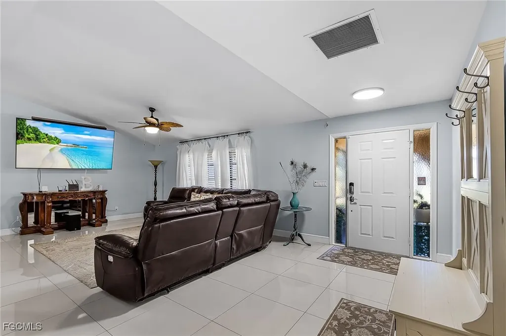 1102 SE 21st Avenue Cape Coral FL 33990