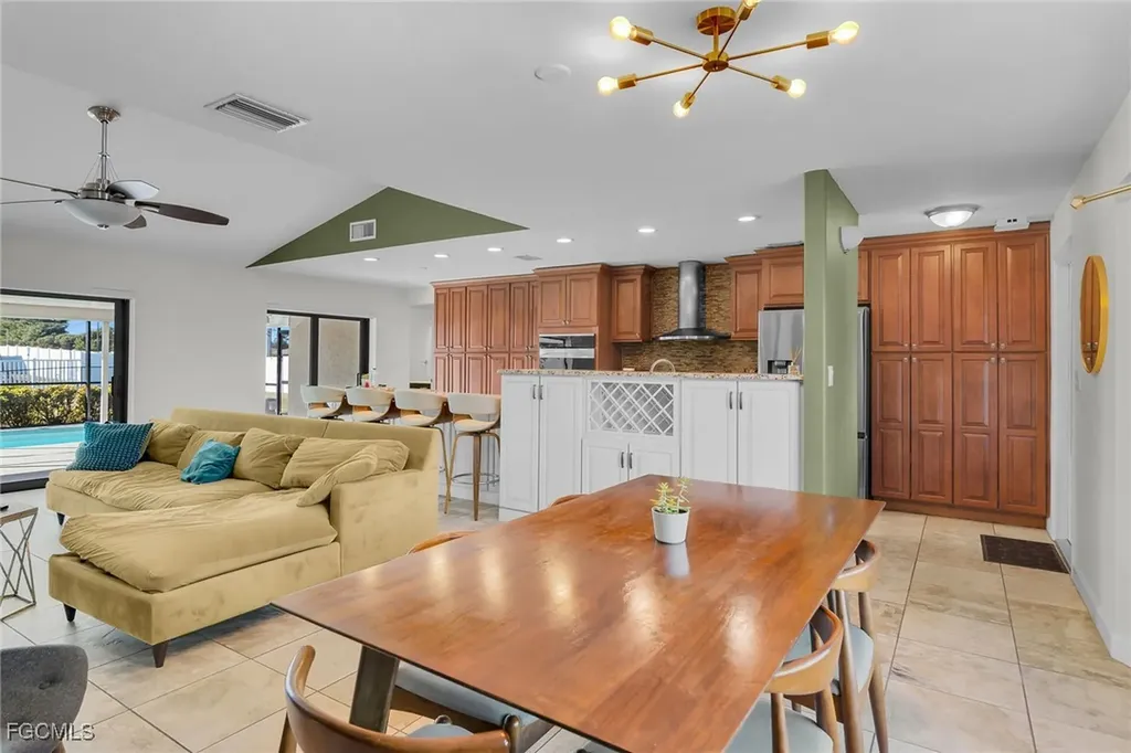 102 SE 42nd Street Cape Coral FL 33904