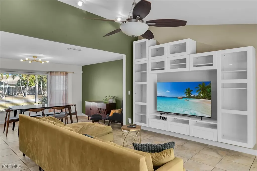 102 SE 42nd Street Cape Coral FL 33904