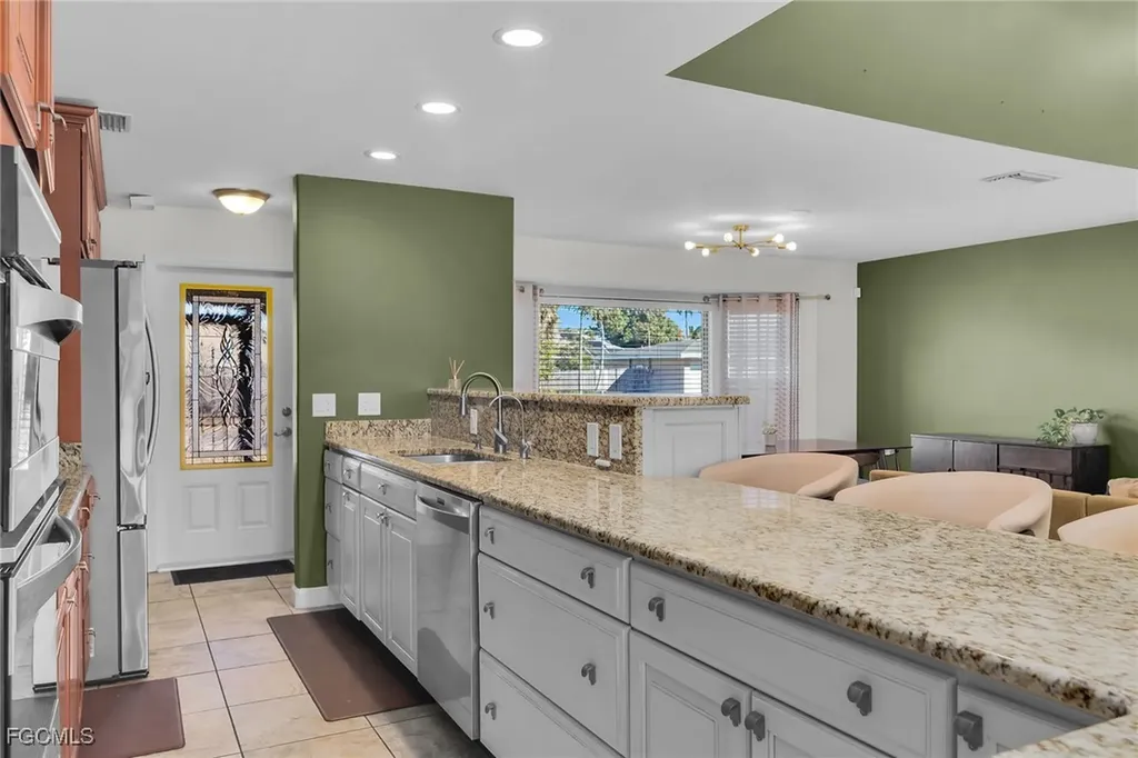 102 SE 42nd Street Cape Coral FL 33904