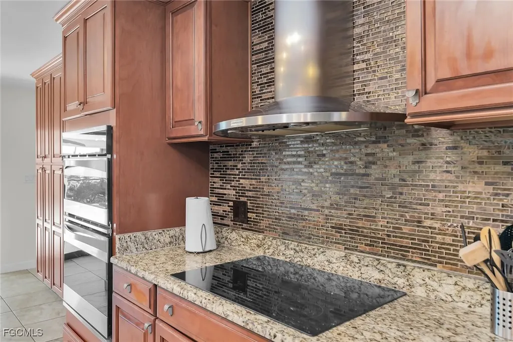 102 SE 42nd Street Cape Coral FL 33904