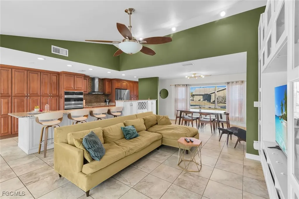 102 SE 42nd Street Cape Coral FL 33904