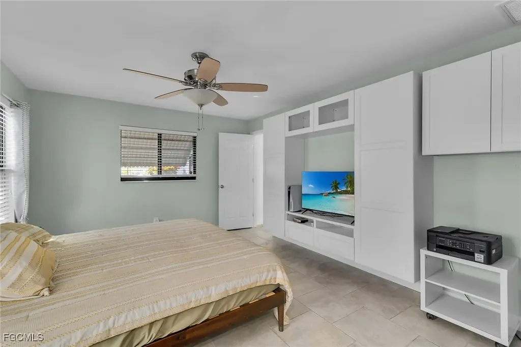 102 SE 42nd Street Cape Coral FL 33904
