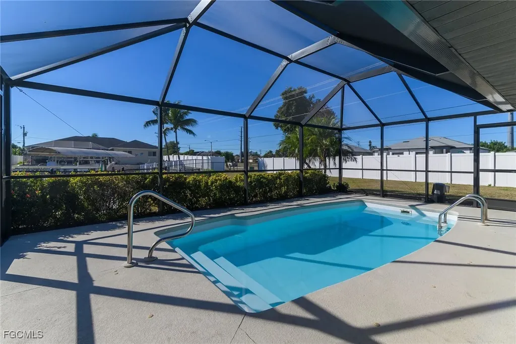102 SE 42nd Street Cape Coral FL 33904