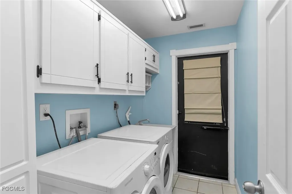102 SE 42nd Street Cape Coral FL 33904