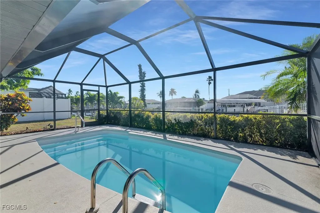 102 SE 42nd Street Cape Coral FL 33904