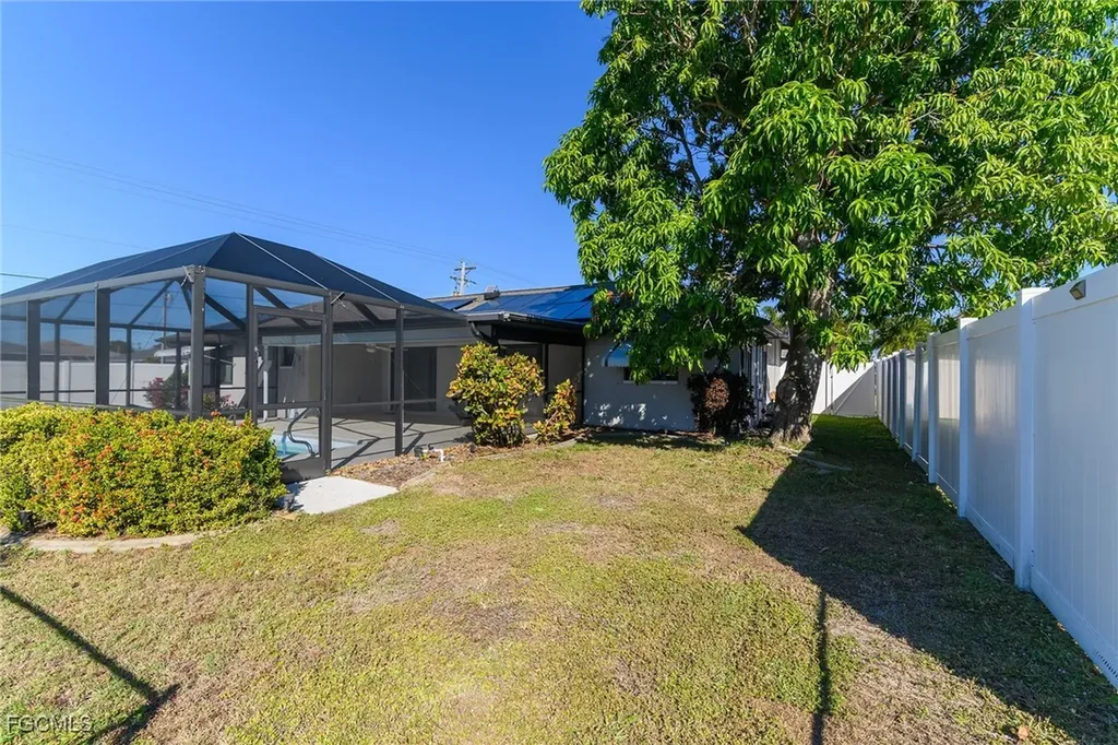 102 SE 42nd Street Cape Coral FL 33904