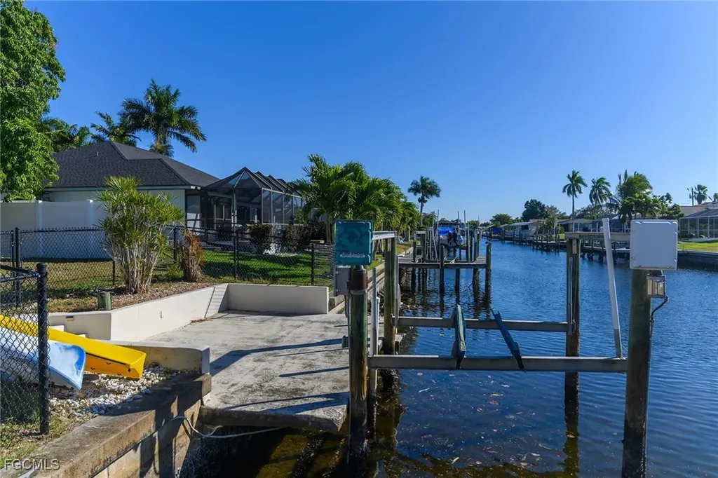102 SE 42nd Street Cape Coral FL 33904