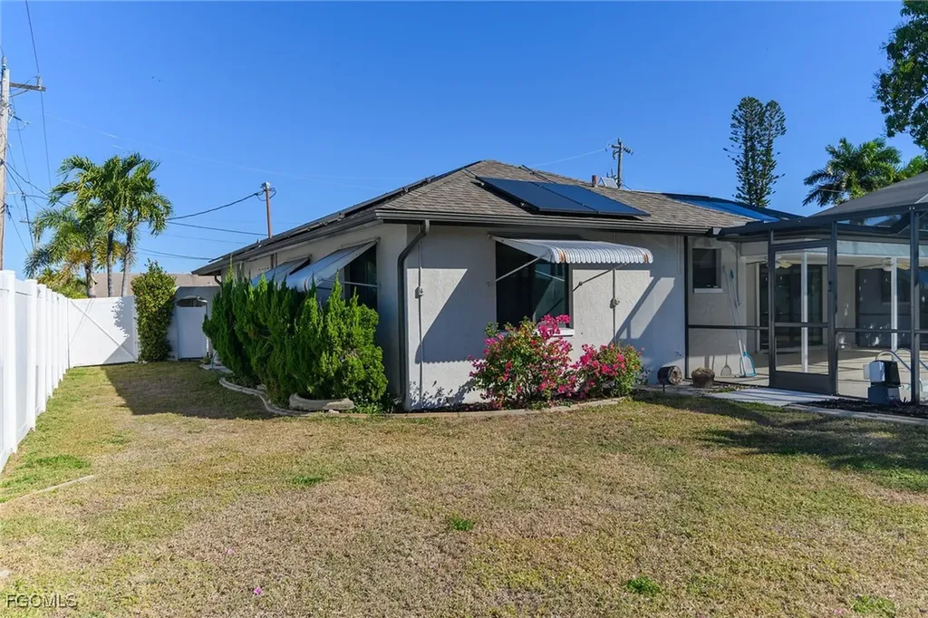102 SE 42nd Street Cape Coral FL 33904