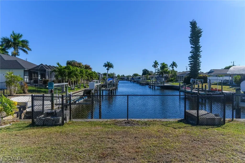 102 SE 42nd Street Cape Coral FL 33904