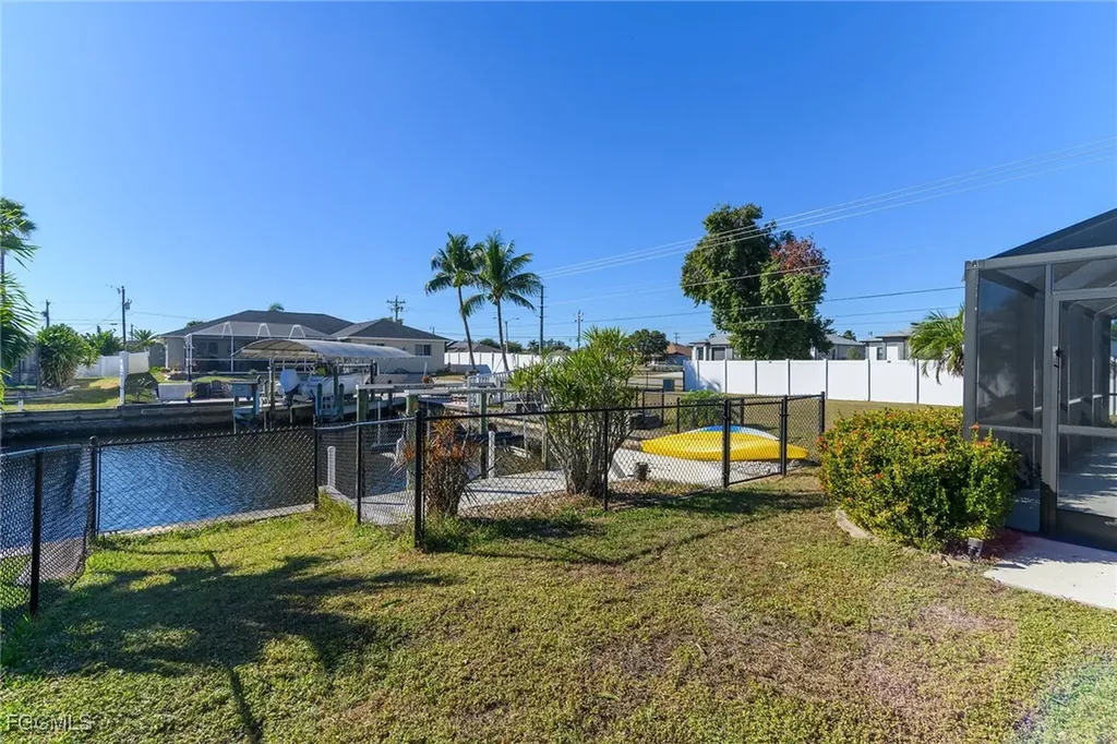 102 SE 42nd Street Cape Coral FL 33904