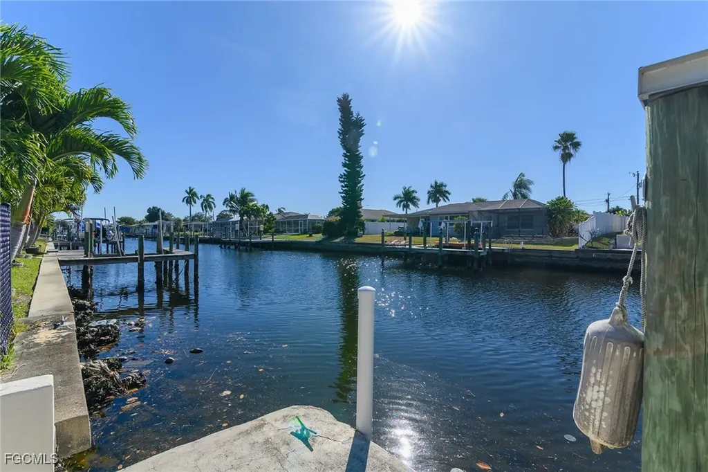 102 SE 42nd Street Cape Coral FL 33904