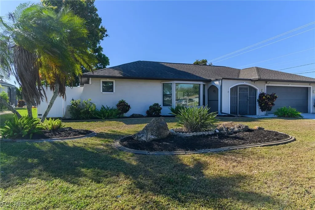 102 SE 42nd Street Cape Coral FL 33904