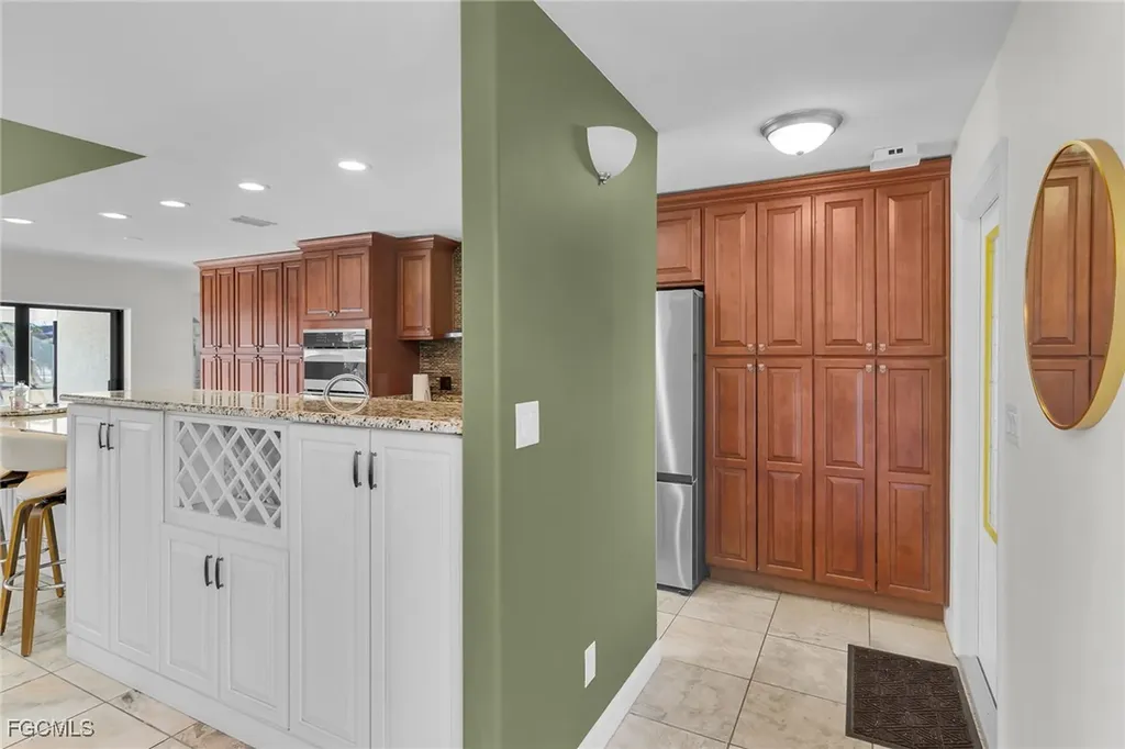102 SE 42nd Street Cape Coral FL 33904