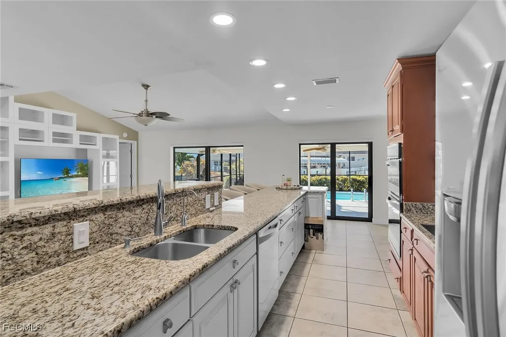 102 SE 42nd Street Cape Coral FL 33904