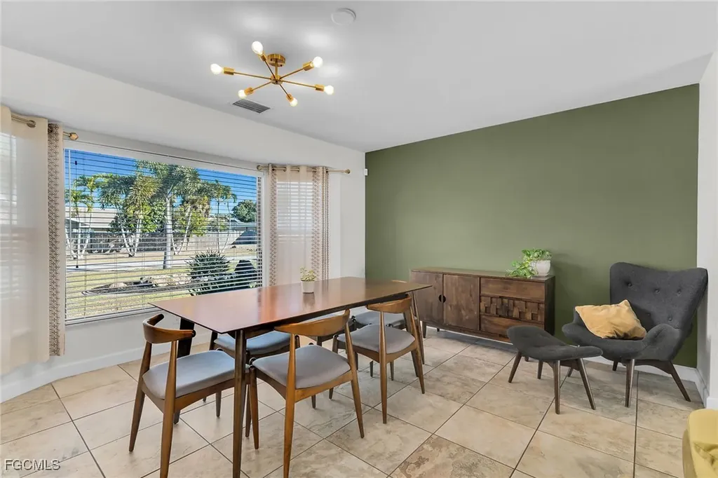 102 SE 42nd Street Cape Coral FL 33904