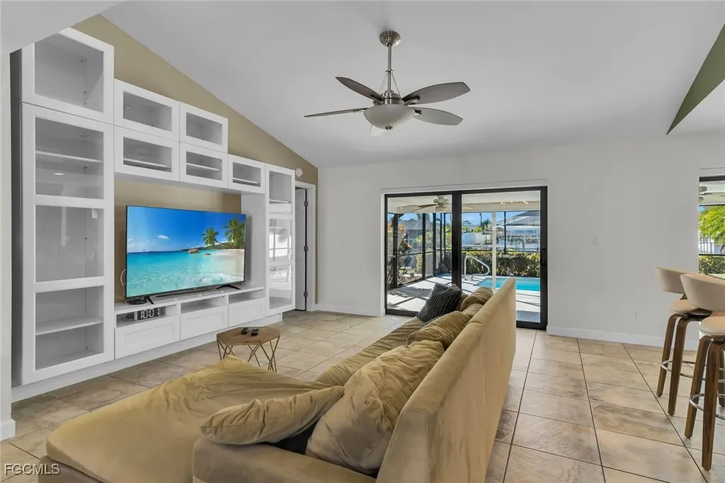 102 SE 42nd Street Cape Coral FL 33904