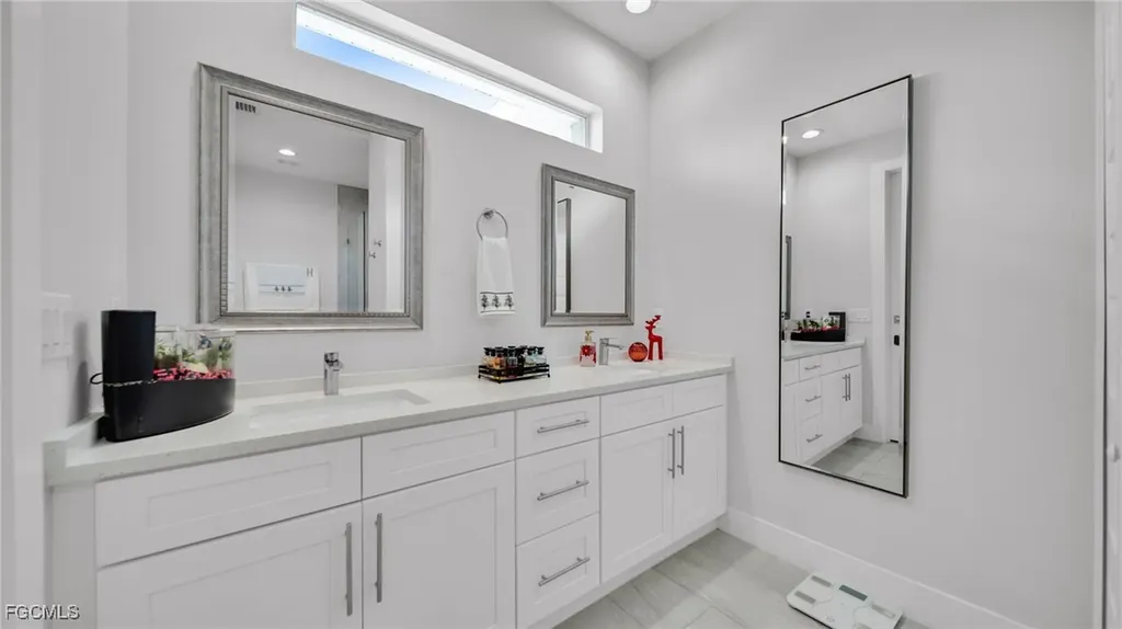 2214 SE 27th Terrace Cape Coral FL 33904