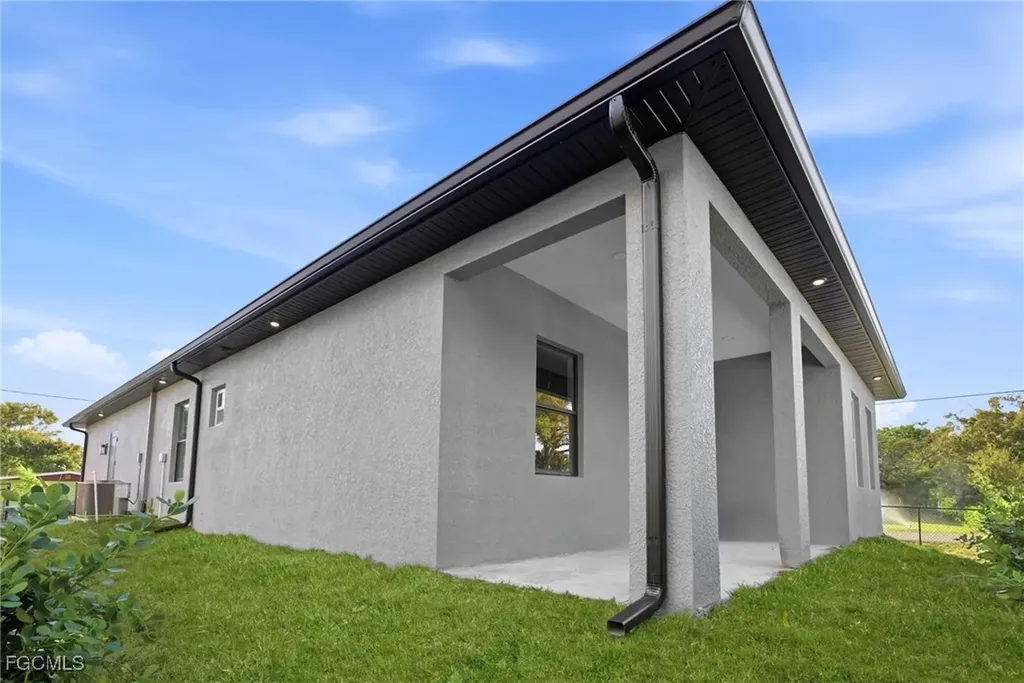 3701 Madison Avenue Fort Myers FL 33916