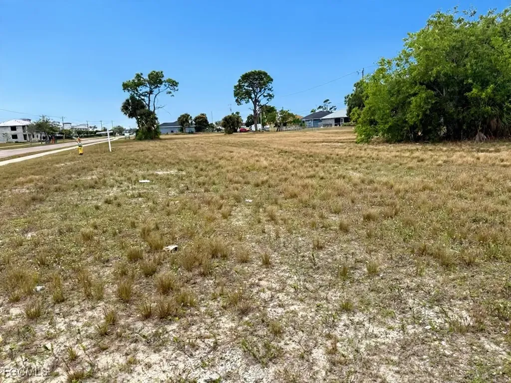 806 Skyline Boulevard Cape Coral FL 33991