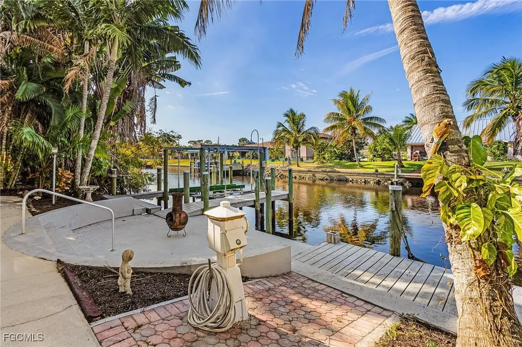 2123 Davis Boulevard Fort Myers FL 33905