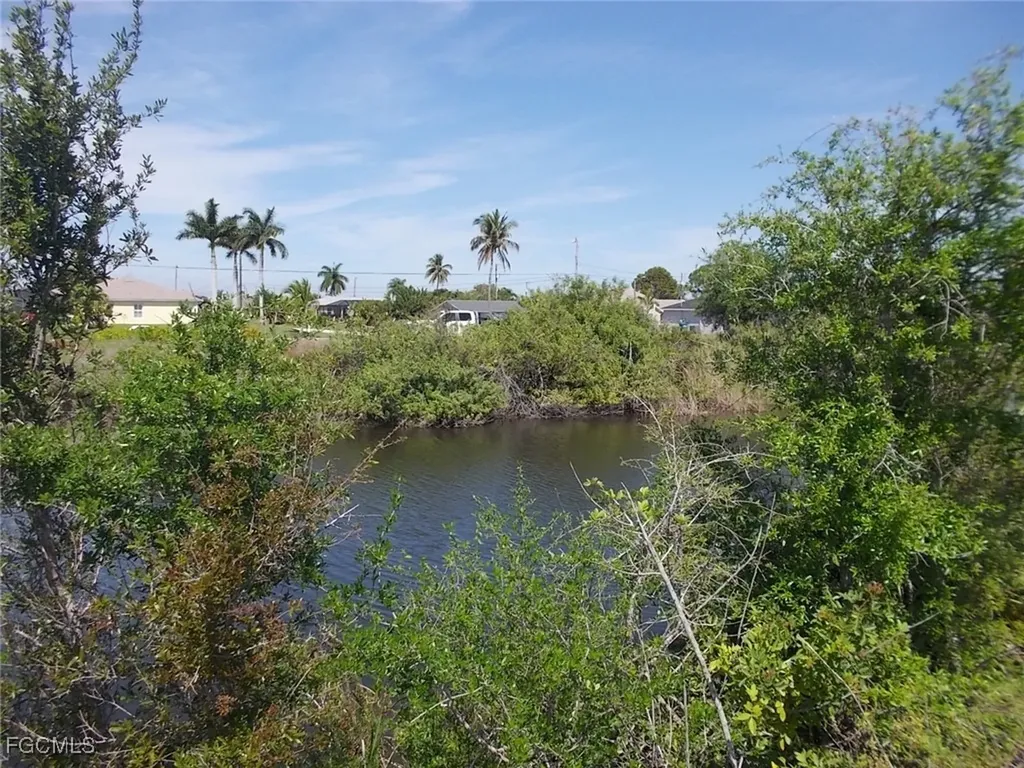 723 Gleason Parkway Cape Coral FL 33914