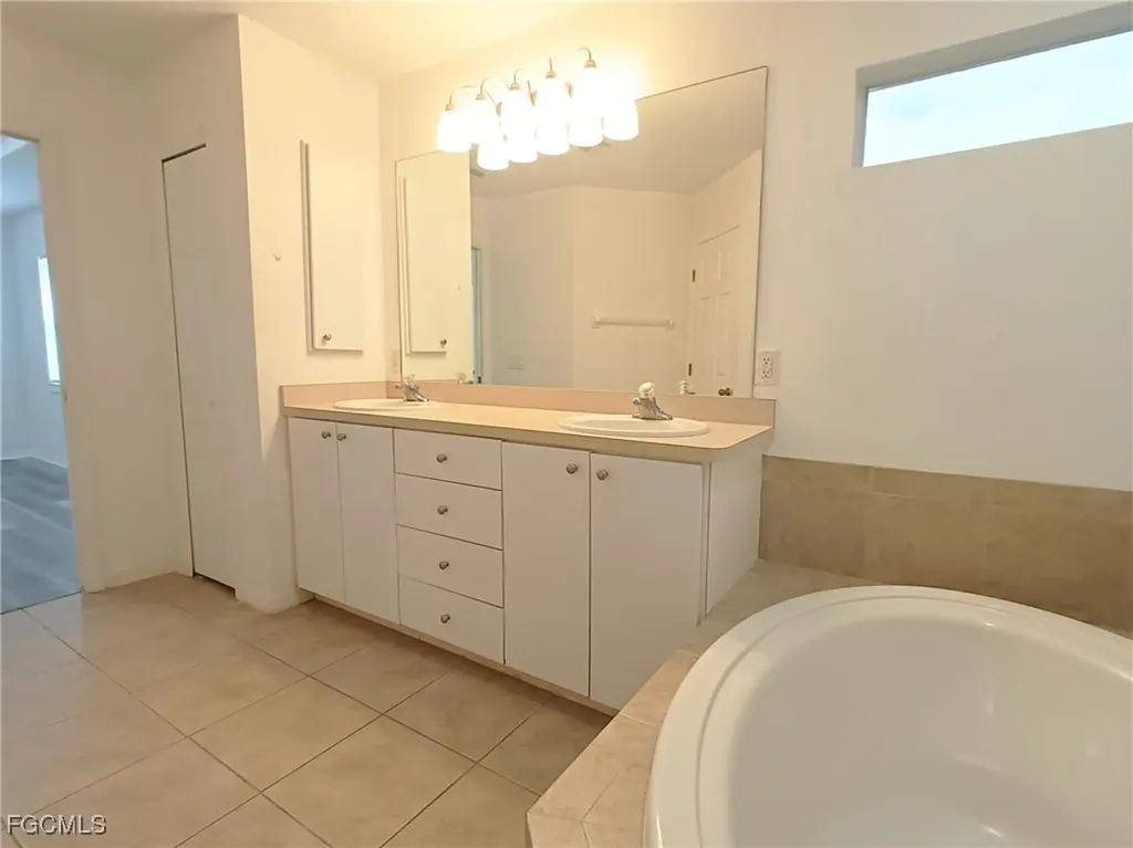 1316 NE 20th Avenue Cape Coral FL 33909