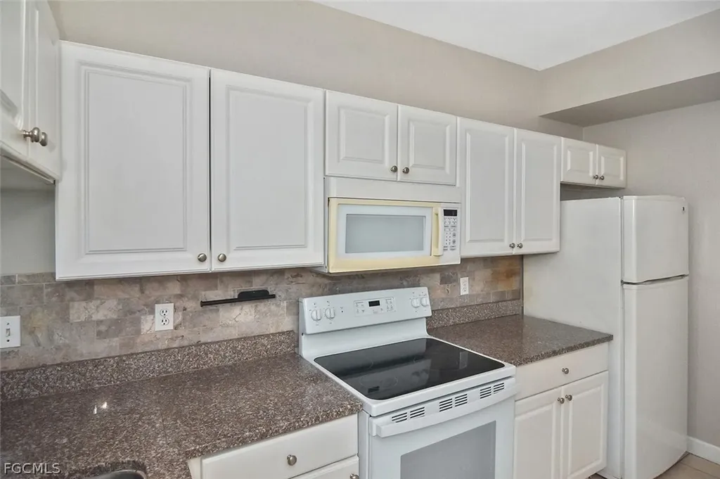 6400 Aragon Way Fort Myers FL 33966