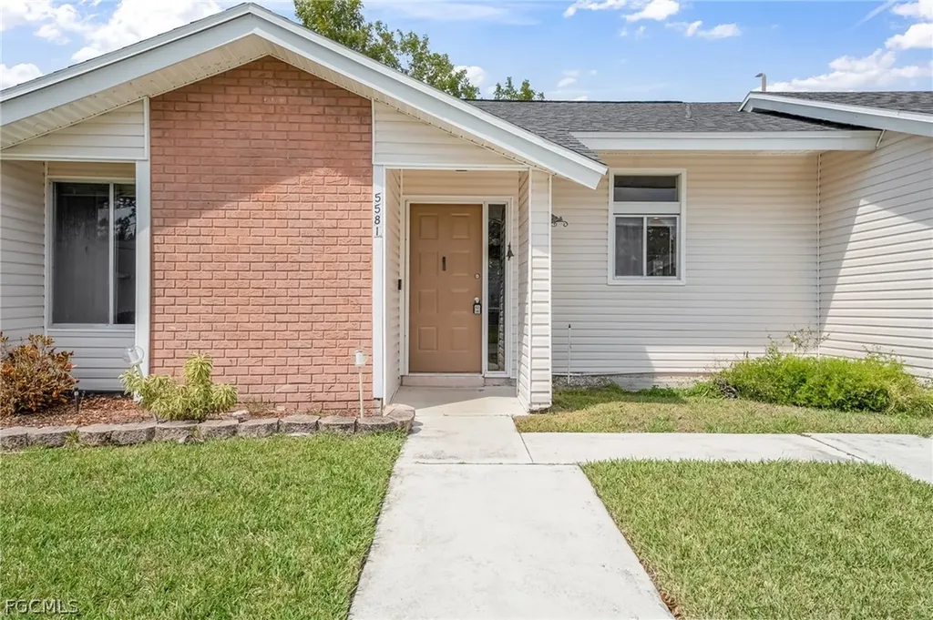 5581 Longleaf Drive North Fort Myers FL 33917