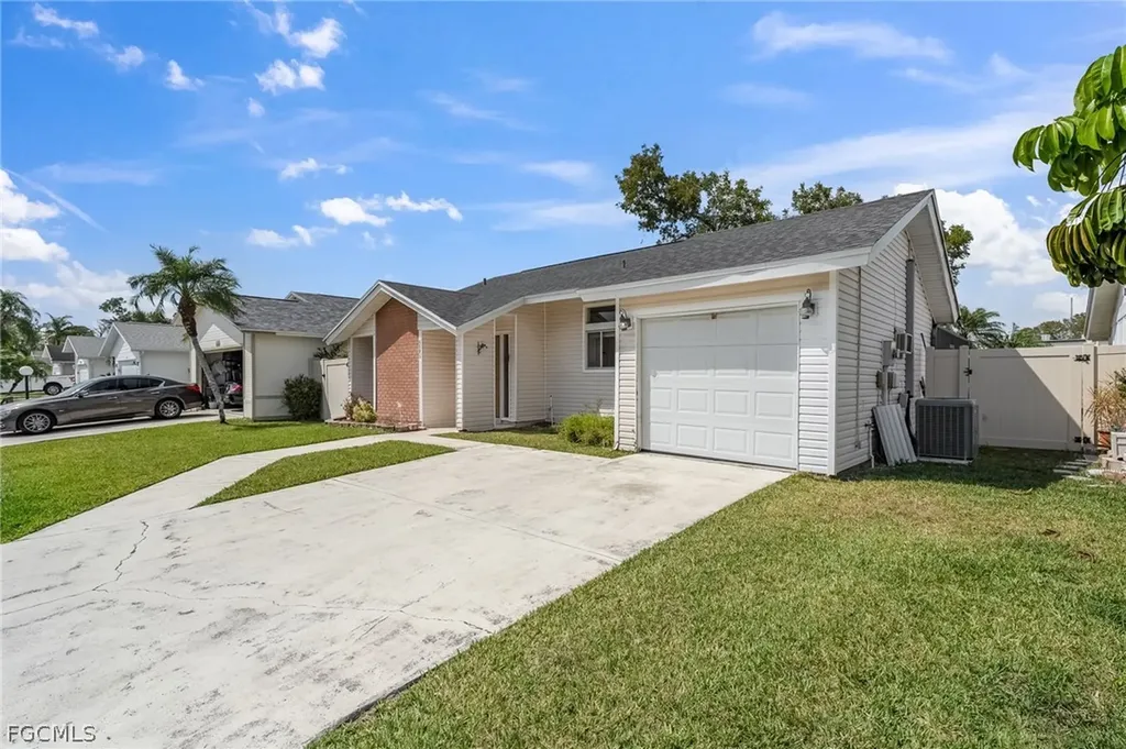 5581 Longleaf Drive North Fort Myers FL 33917