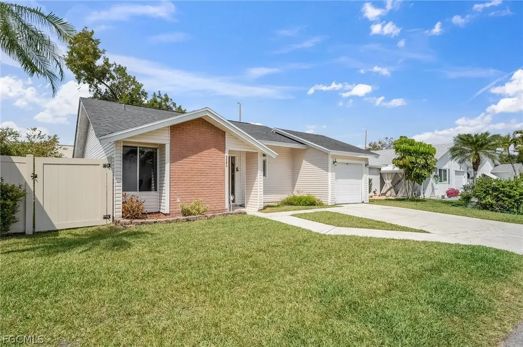 5581 Longleaf Drive North Fort Myers FL 33917