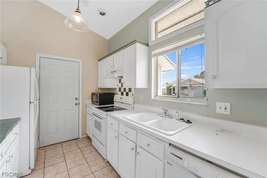 5581 Longleaf Drive North Fort Myers FL 33917