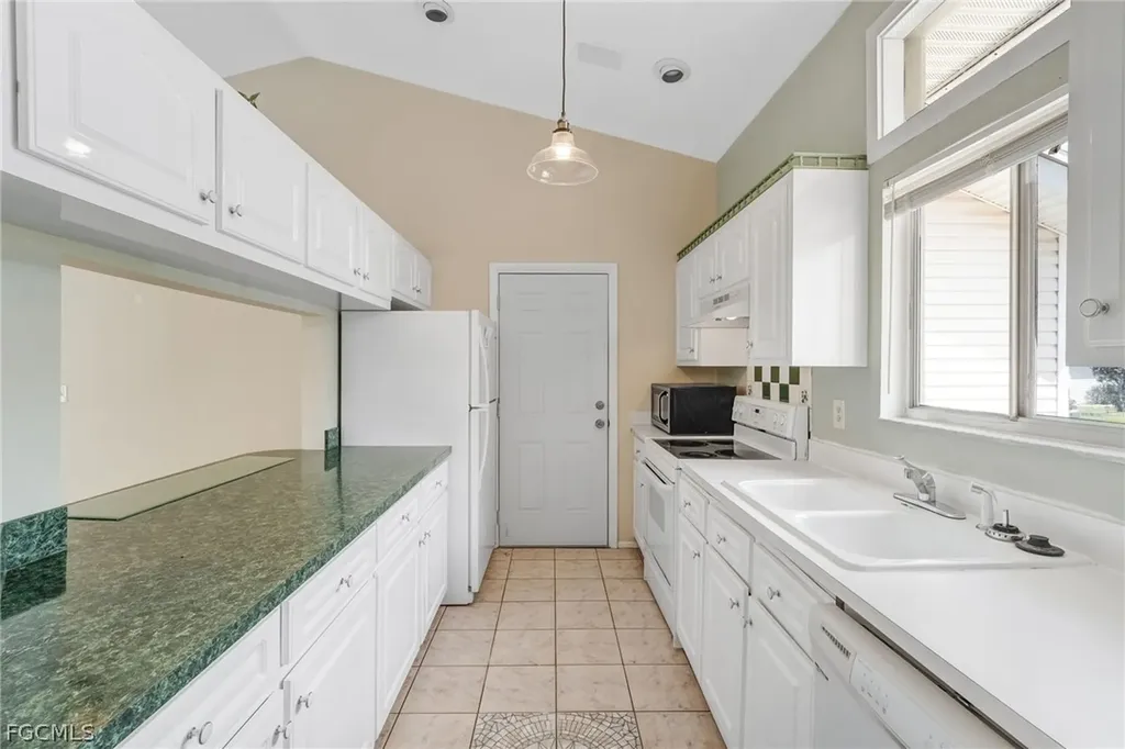 5581 Longleaf Drive North Fort Myers FL 33917