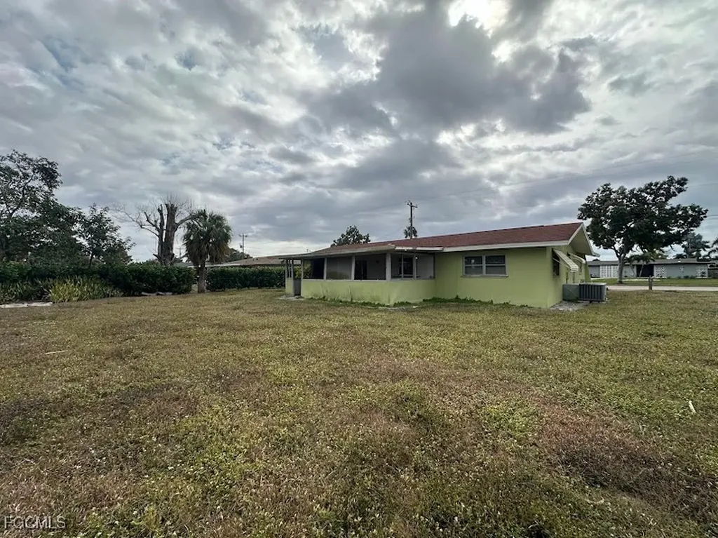 1727 Cornwallis Parkway Cape Coral FL 33904