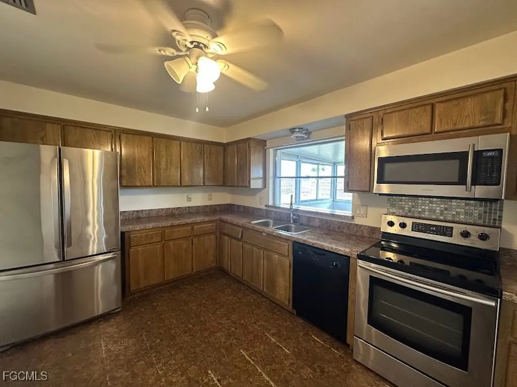 1727 Cornwallis Parkway Cape Coral FL 33904