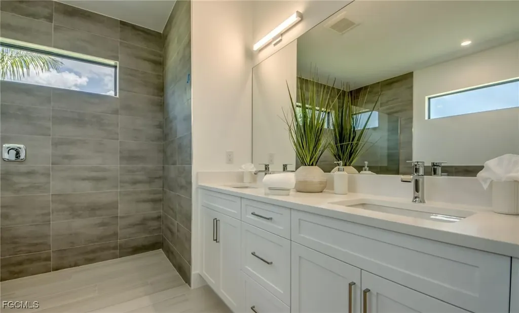 326 SW 31st Terrace Cape Coral FL 33914