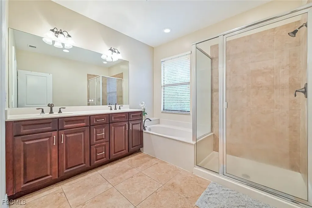 7709 Bristol Circle Naples FL 34120