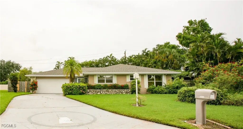 1525 Covington Circle E Fort Myers FL 33919