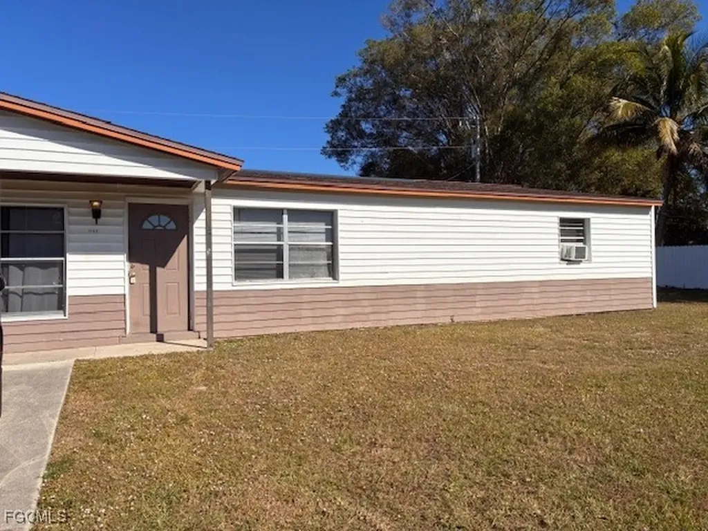 1152 Cherokee Avenue Lehigh Acres FL 33936