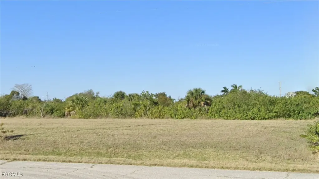 2605 NE 5th Place Cape Coral FL 33909