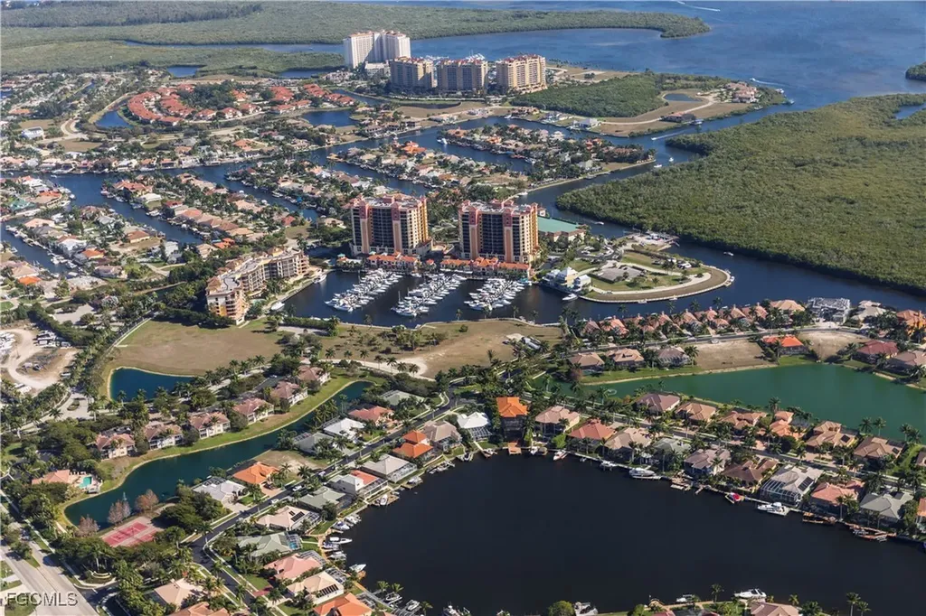 2605 NE 5th Place Cape Coral FL 33909