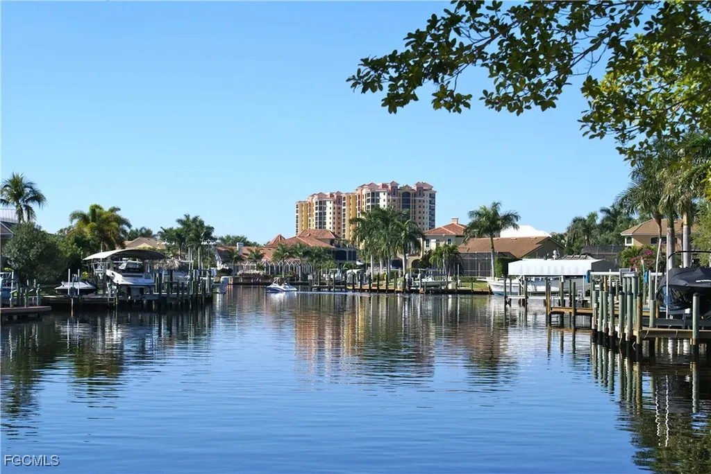 2605 NE 5th Place Cape Coral FL 33909