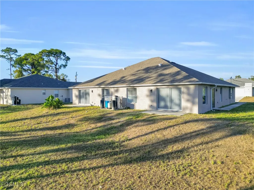 4713/4715 28th Street SW Lehigh Acres FL 33973