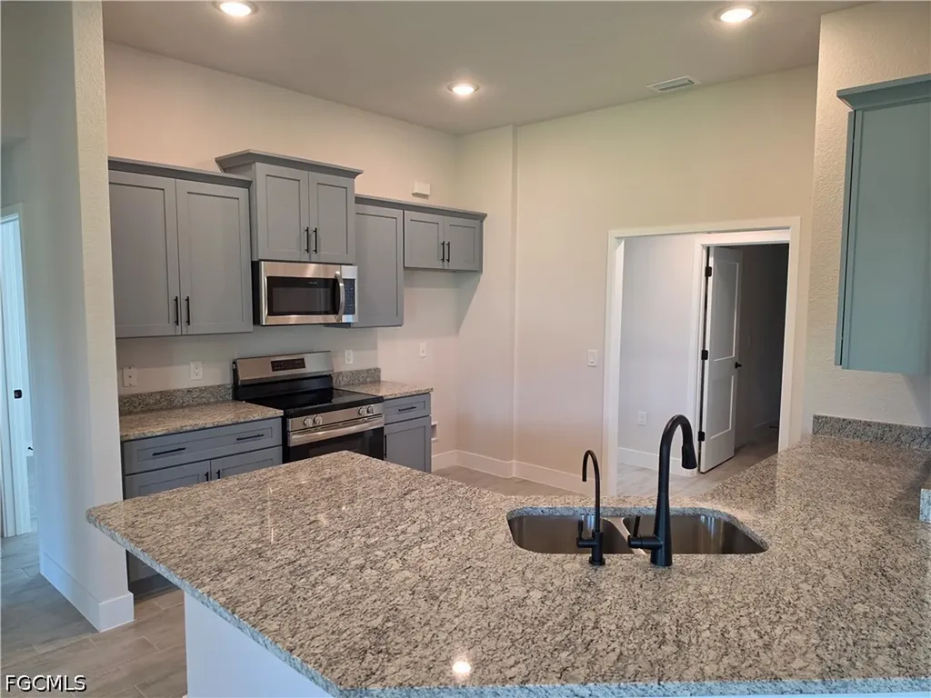 2814 NW 7th Terrace Cape Coral FL 33993