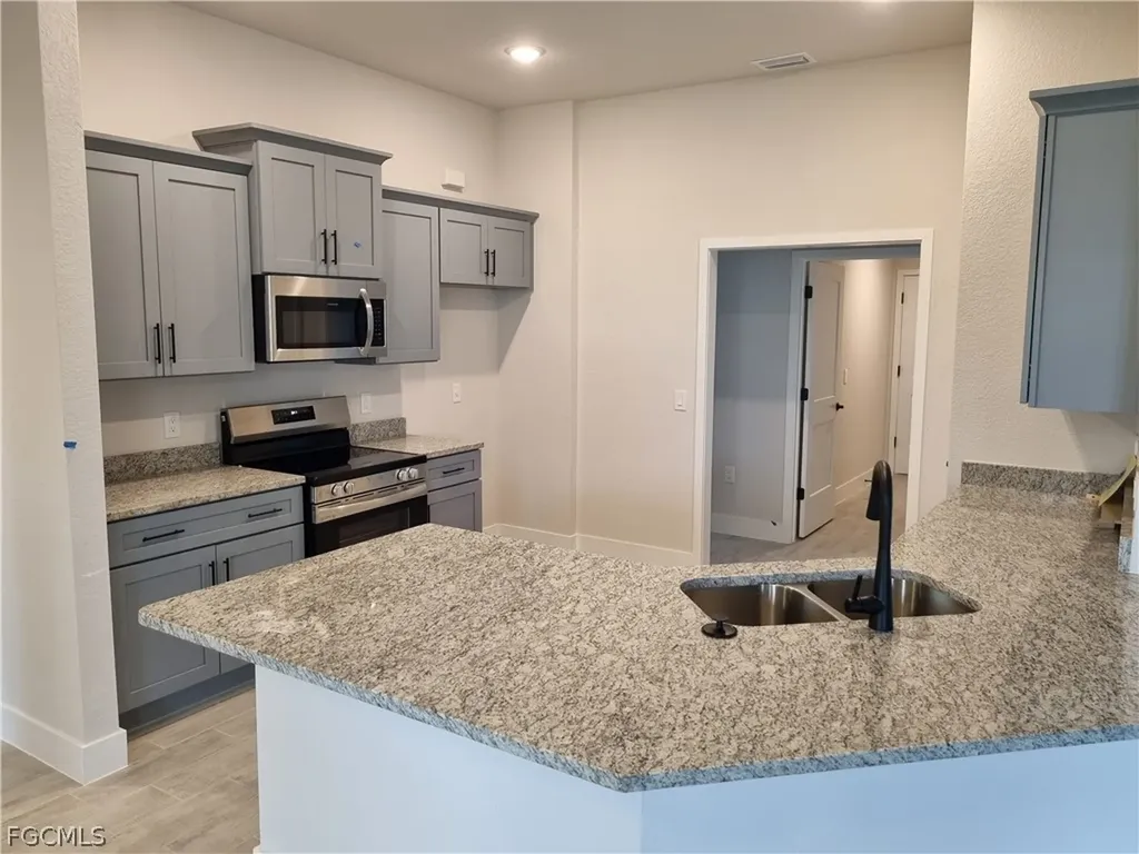 2814 NW 7th Terrace Cape Coral FL 33993