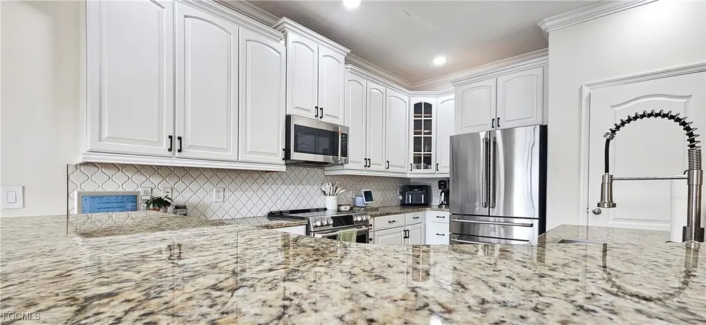 2538 Blackburn Circle Cape Coral FL 33991
